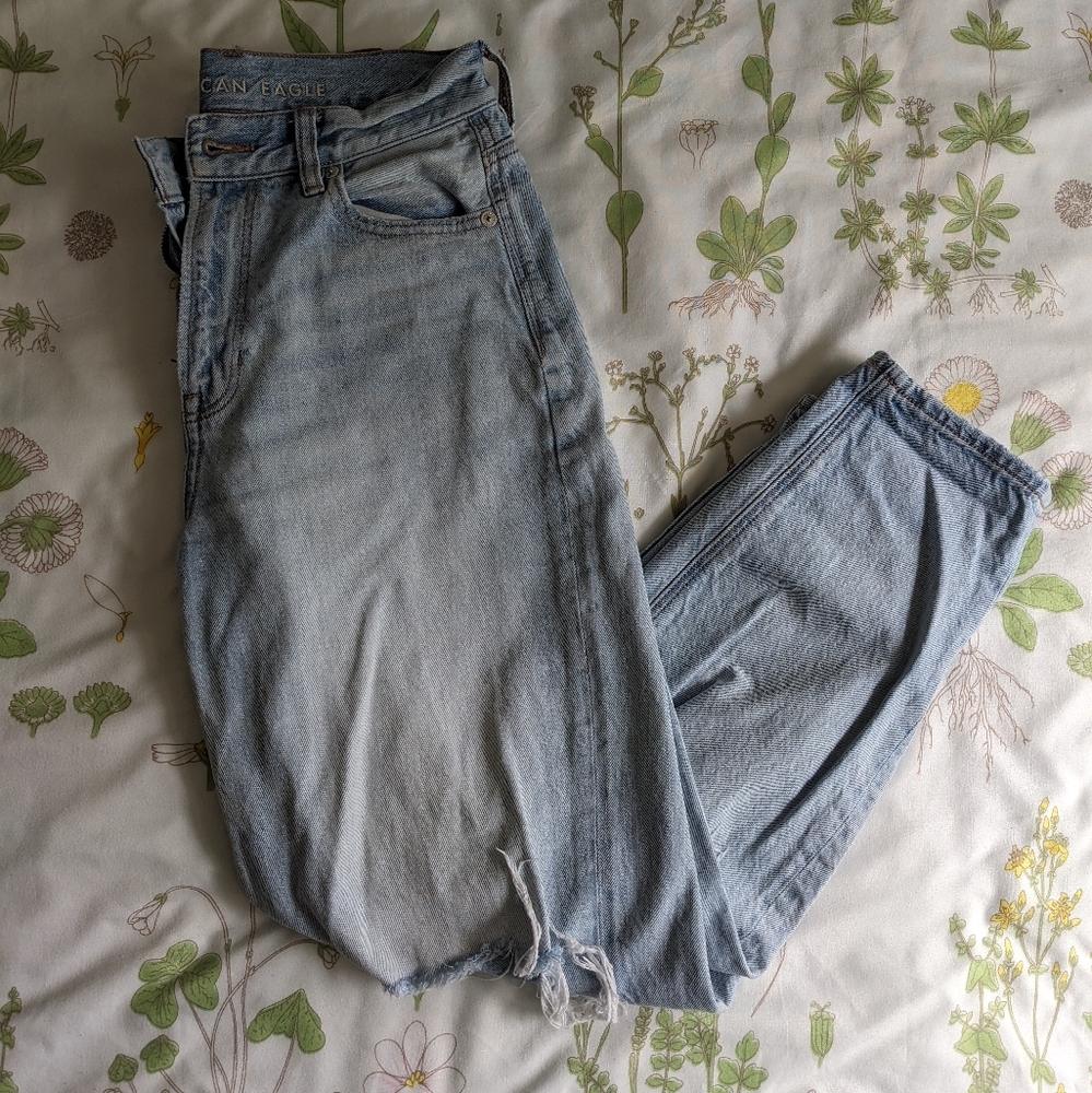 American Eagle light wash mom jeans